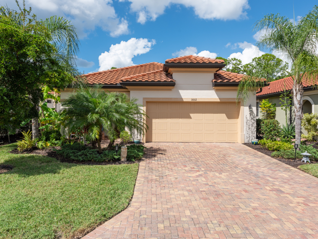 1602 Marton Ct Naples FL 34113 Front Exterior Photo